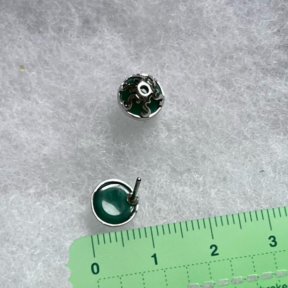 Green oriental studs - Picture 3 of 3